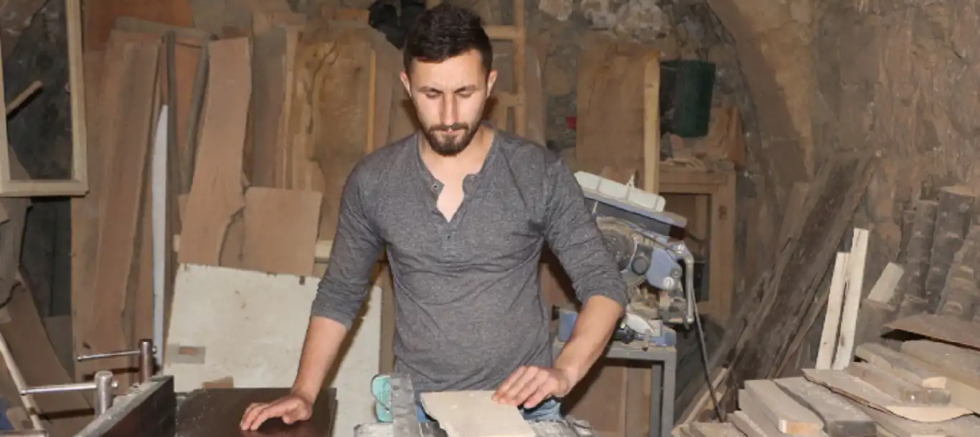 Baba mirası marangozluk mesleğini 15 yıldır devam ettiriyor