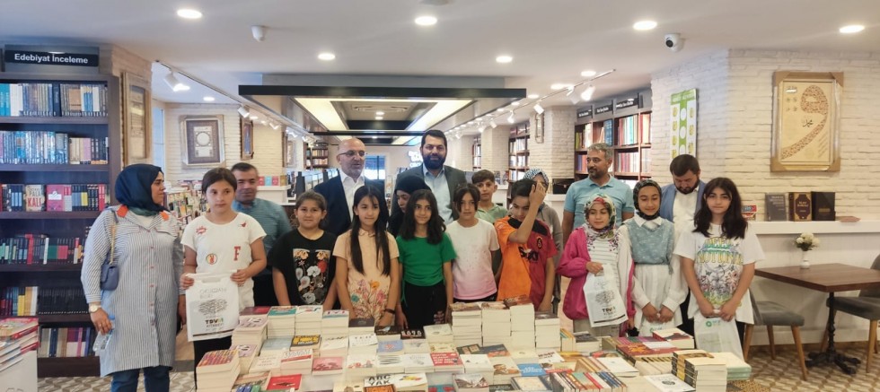 Diyarbakır İl Müftüsü İmamoğlu gençlerle bir araya geldi.