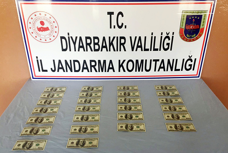 DİYARBAKIR’DA 26 ADET SAHTE 100 DOLAR ELE GEÇİRİLDİ 