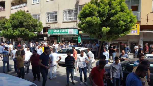 DİYARBAKIR’DA İŞ YERİNE  SİLAHLI SALDIRI: 4 YARALI