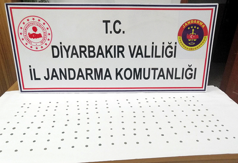 DİYARBAKIR’DA ROMA DÖNEMİNE AİT 180 ADET SİKKE YAKALANDI 