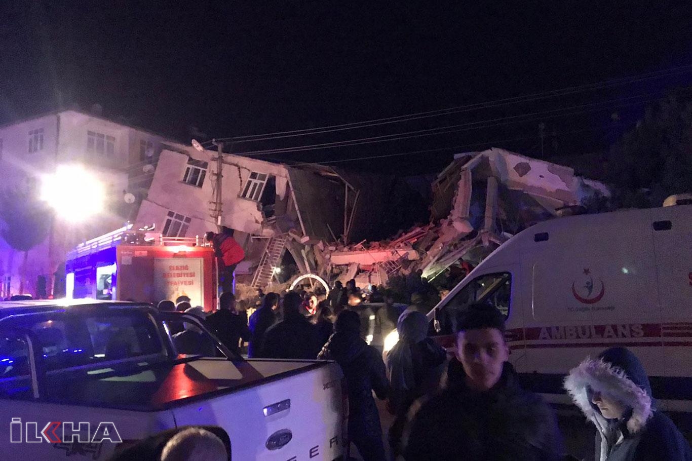 Elazığ’daki depremde hayatını kaybedenlerin sayısı 8’e yükseldiği