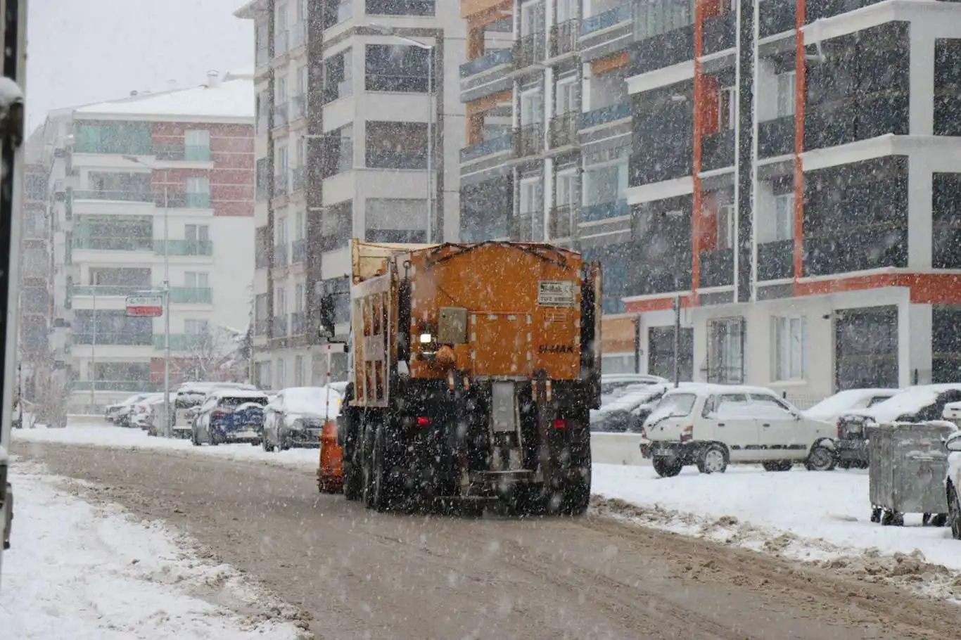 Bayburt'ta hamile ve engelli kamu çalışanlarına kar izni