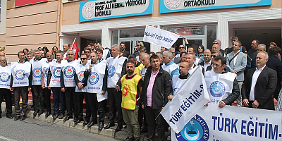 Eğitim sendikaları eğitimciye şiddeti protesto etti