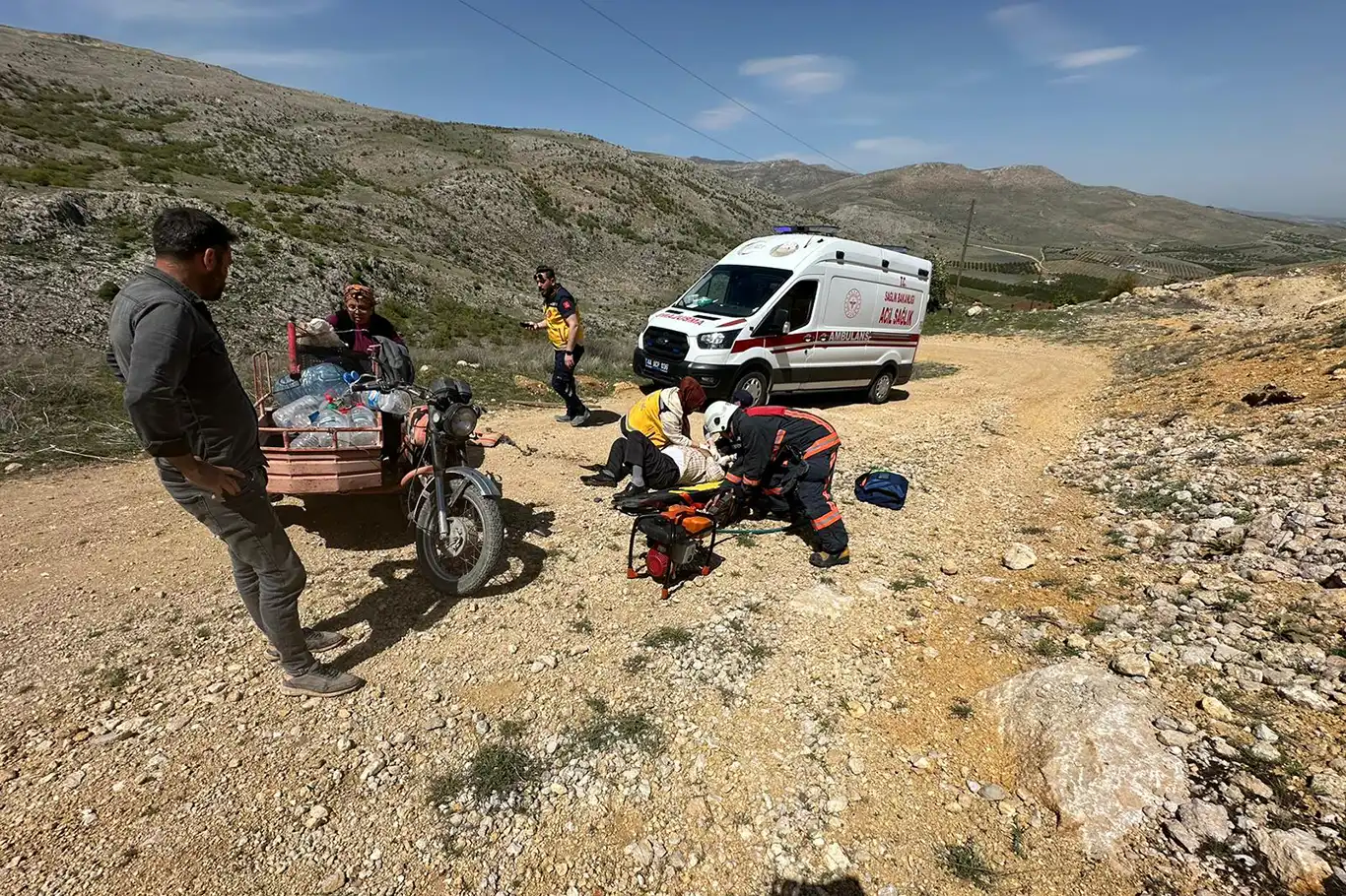 Malatya'da motosiklet devrildi: 2 yaralı