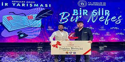 Özdemir Bir Şiir Bir Nefes yarışmasında Türkiye 1'incisi oldu