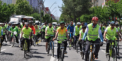 Sağlıklı yaşama ve uyuşturucuya dikkat çekmek için pedal çevirdiler