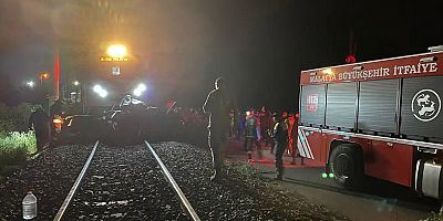 Trenin altında kalan otomobil sürücüsü hayatını kaybetti