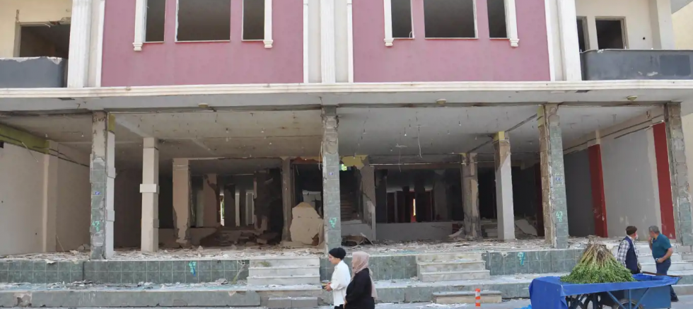 Tehlike oluşturan ağır hasarlı binaların acilen yıktırılması isteniyor