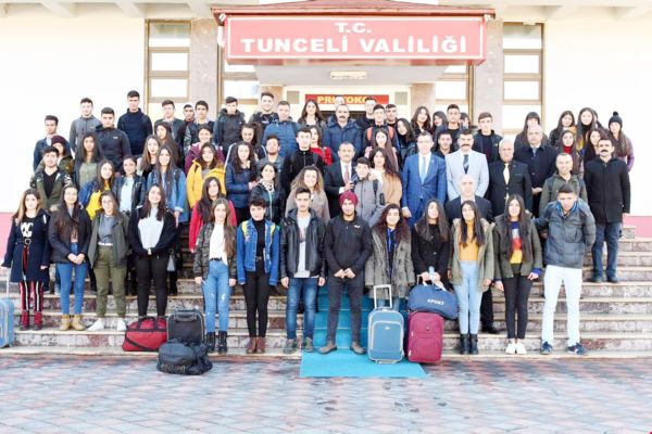 TUNCELİ’DE 2 BİN 19 ÖĞRENCİYE  UÇAKLA YURTİÇİ GEZİSİ