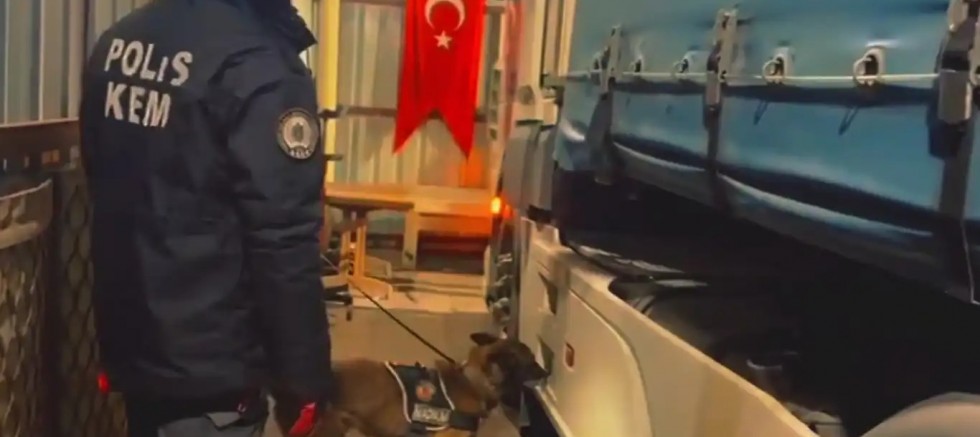 2 ilde uyuşturucu operasyonları: 447kilo madde ele geçirildi