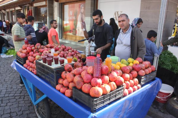 ‘ŞİFA DEPOSU’ TEZGAHLARDAKİ YERİNİ ALDI
