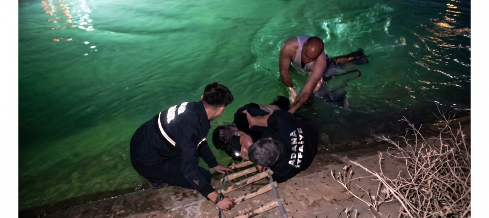 Adana’da sulama kanalına devrilen otomobilin sürücüsü hayatını kaybetti