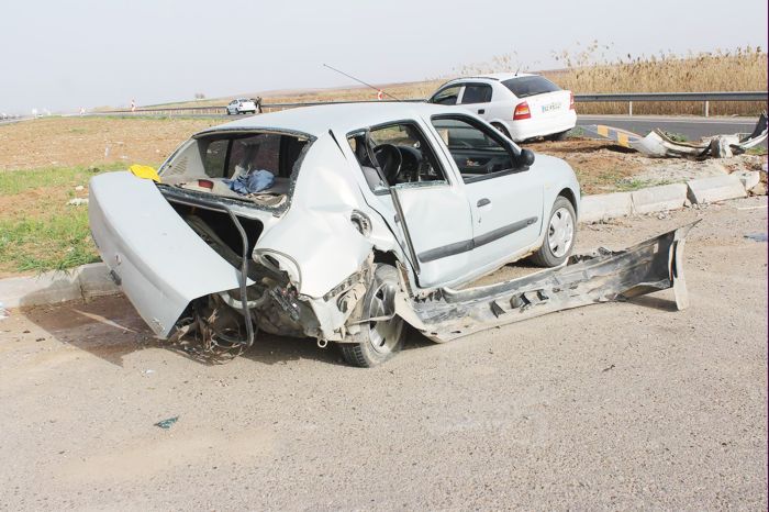 ADRES SORAN SÜRÜCÜ KAZAYA NEDEN OLDU: 4 YARALI