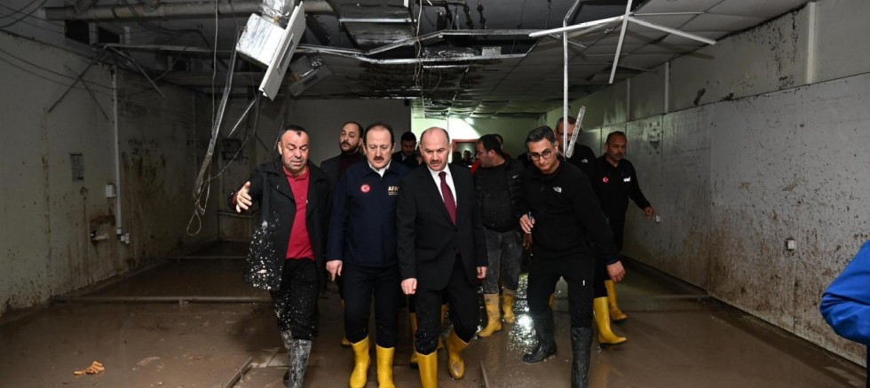 AFAD Başkanı Pehlivan Osmaniye'de sel bölgesinde incelemelerde bulundu