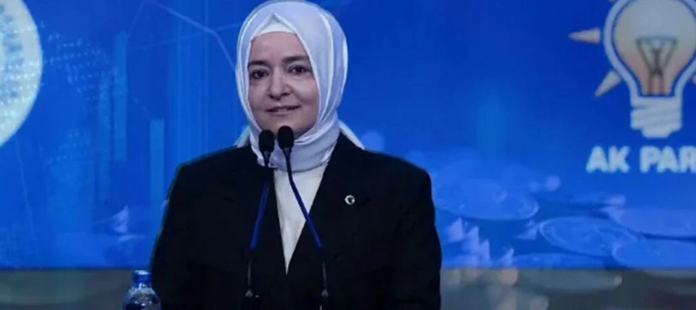 AK Parti Genel Başkan Yardımcısı Fatma Betül Sayan Kaya görevinden istifa etti
