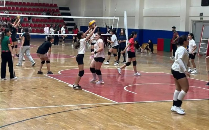 Amedspor Kadın Voleybol Akademisi seçmelerine yoğun ilgi: 500 sporcu katıldı