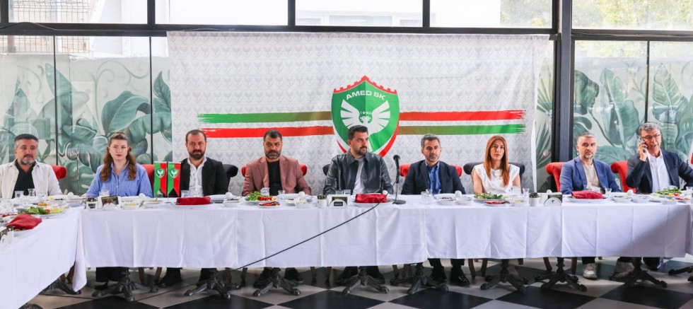 Amedspor kulüp   Başkanı  ve Yönetim Basınla Kahvaltıda  Bir  araya  Geldi.