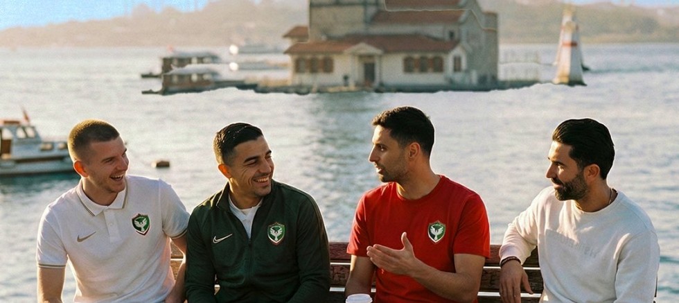 Amedspor’lu Futbolcular  Boğaz Manzarasında  Galibiyeti Kutladılar