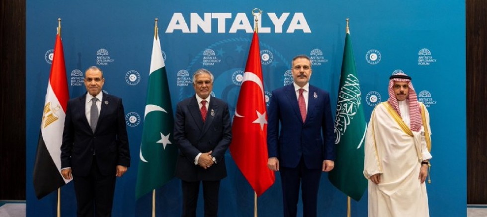 Antalya'da 4 ülkenin dışişleri bakanları bir araya geldi