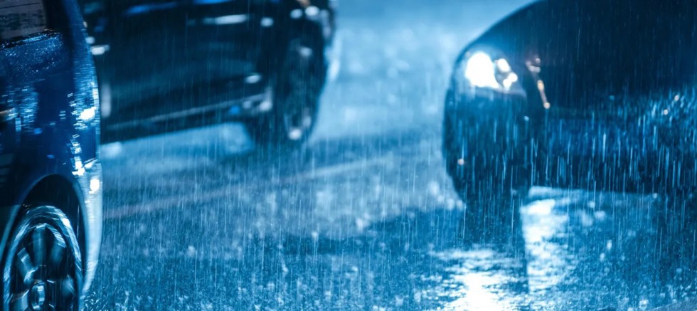 Antalya'da şiddetli yağış ve fırtına nedeniyle eğitime ara