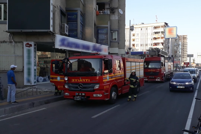 APARTMANDA ÇIKAN YANGIN KORKUTTU