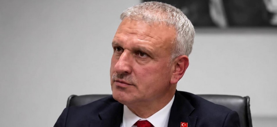 Azerbaycan’daki başörtüsü yasaklarını eleştiren Cumhurbaşkanı Başdanışmanı Saral istifa etti