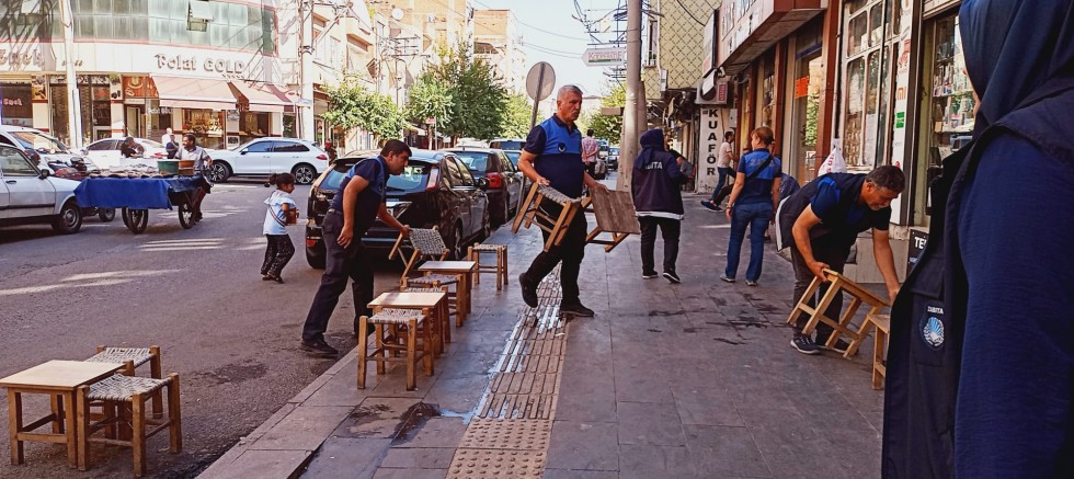 BAĞLAR’DA KALDIRIM İŞGALLERİNE KARŞI DENETİM SEFERBERLİĞİ