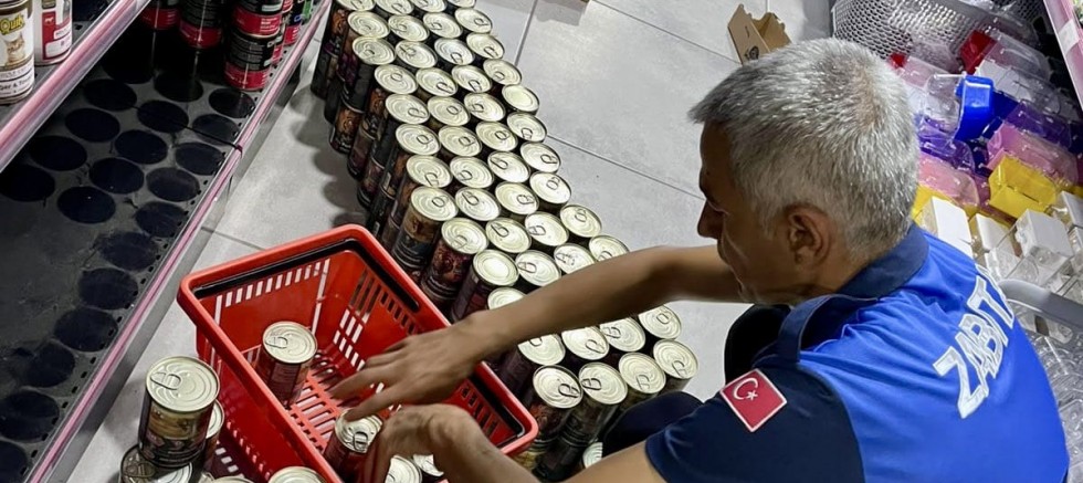 Bağlar’da petshop denetimi: 372 adet tarihi geçmiş ürüne el konuldu
