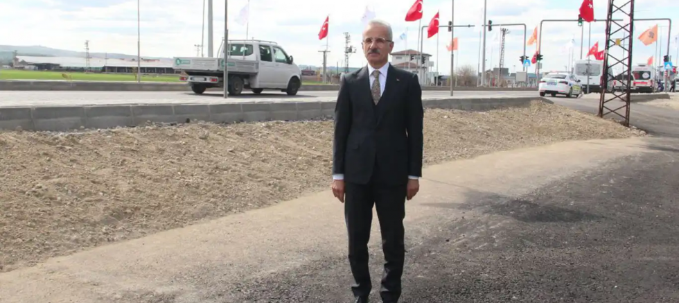 Bakan Uraloğlu: Yeni yolun bölge kalkınmasına büyük etkisi olacak