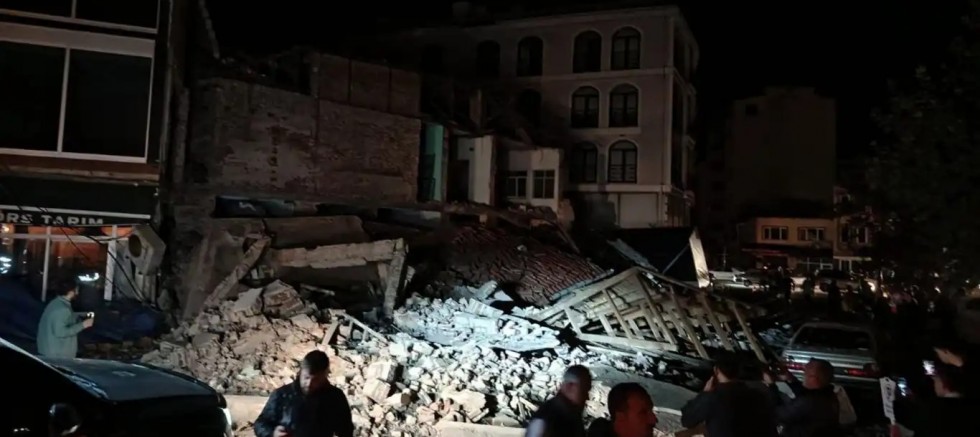Bakan Yerlikaya: Balıkesir genelinde 504 ihbar alındı, 25 yapıda hasar var