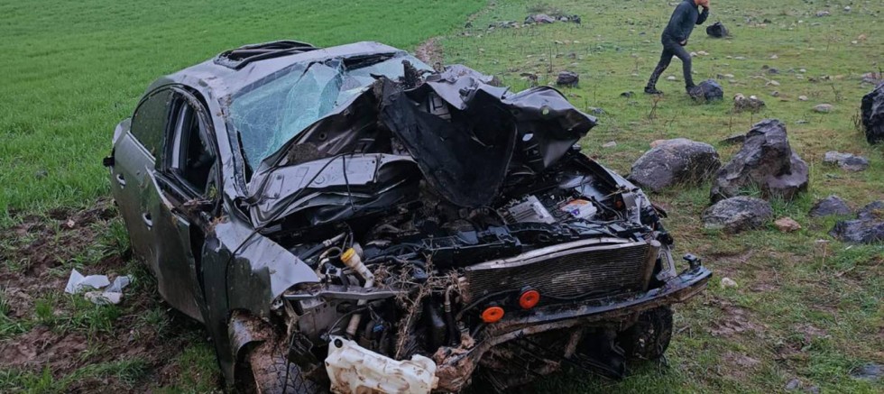 Batman'da otomobil uçuruma yuvarlandı: 2 yaralı