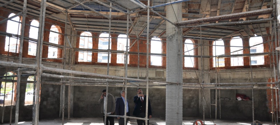 Batman İl Müftüsü Ahmet Durmuş cami ve külliye yerinde incelendi.