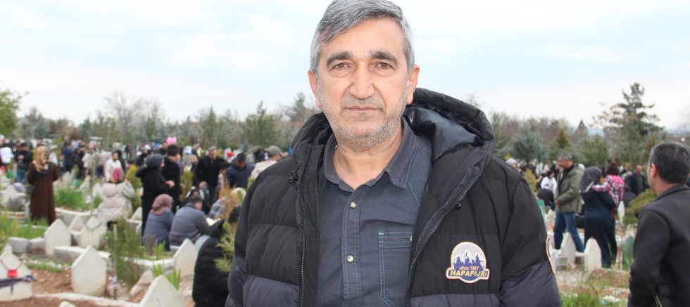 Bayram hazırlığında ilk durak mezarlıklar oldu