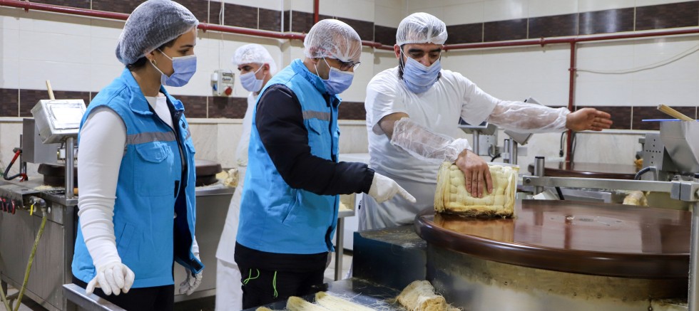 Bayram öncesi gıda satışı yapan iş yerleri denetlendi