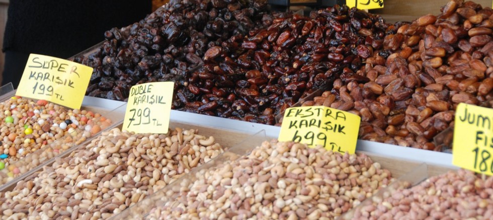 Bayram öncesi kuruyemiş satışları gramaja düştü: 'Çerez parası' lafı, tarihe karıştı!