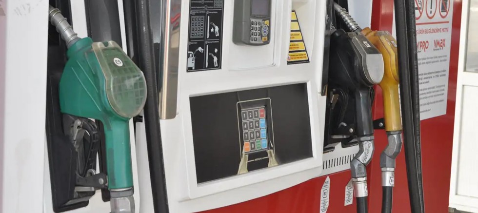 Benzine 4,30 lira indirim: İstanbul'da litre fiyatı 80 liranın altına düştü