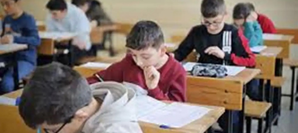 Bingöl'de okulda 'Kar spreyi' paniği: 30 öğrenci hastaneye kaldırıldı