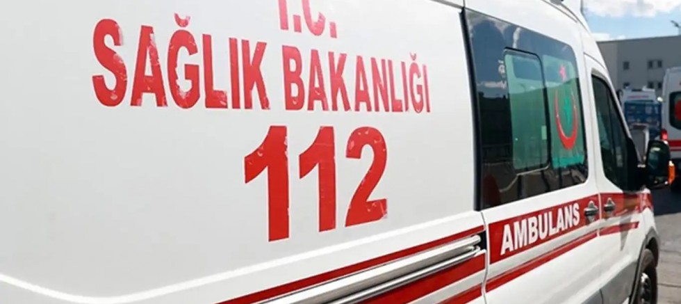 Bursa’da otomobilin devirdiği elektrik direğine motosiklet çarptı: 4 yaralı