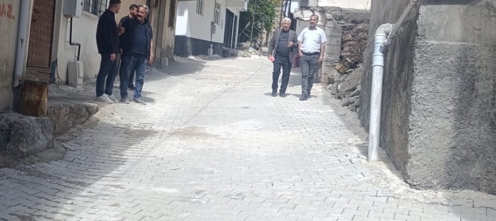 Çermik’te Kilitli Parke Yol Çalışmaları Sürüyor