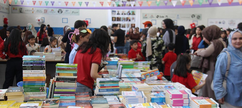 Çermikli öğrencilerden kitap fuarına yoğun ilgi