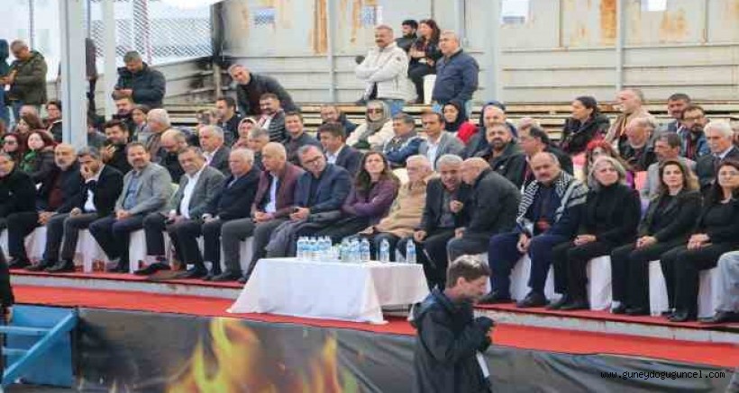 CHP'li vekil HDP'liler ile Diyarbakır'da Nevruz kutlamasına katıldı: Öcalan'a özgürlük istendi