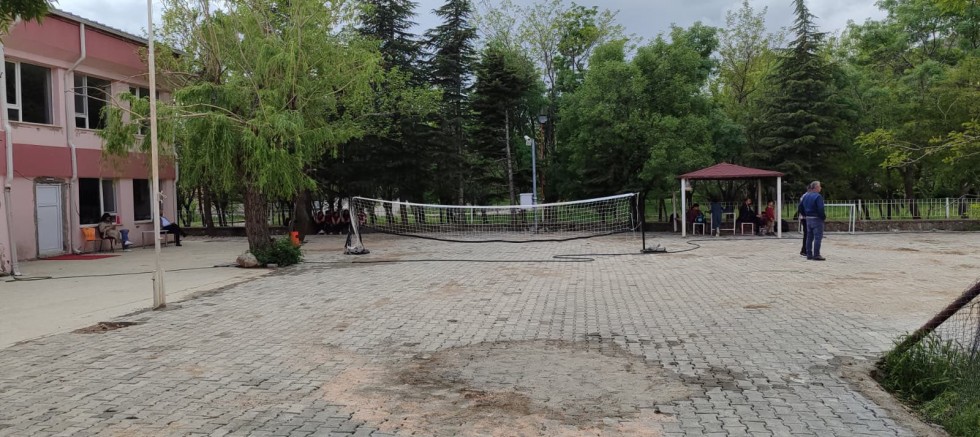 Çüngüş Belediyesi’nden Siteler İlköğretim Okulu’na Konforlu ve Güvenli Bahçe Düzenlemesi