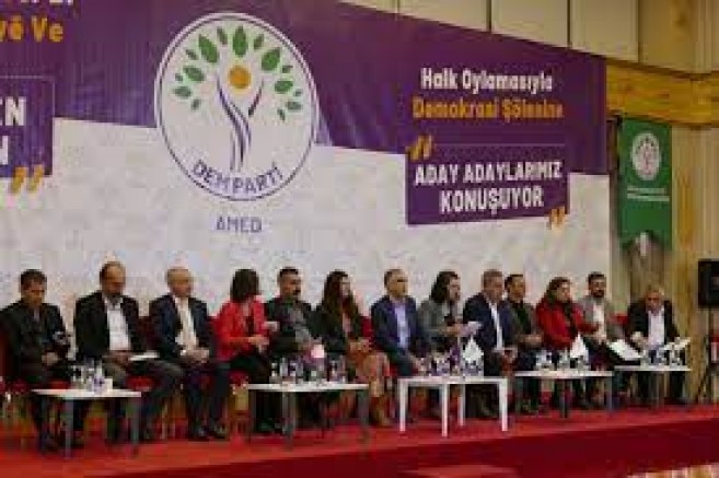 DEM Parti Belirledi: Diyarbakır Büyükşehir Belediye Eş Başkan Adayları Oylamayla Seçildi