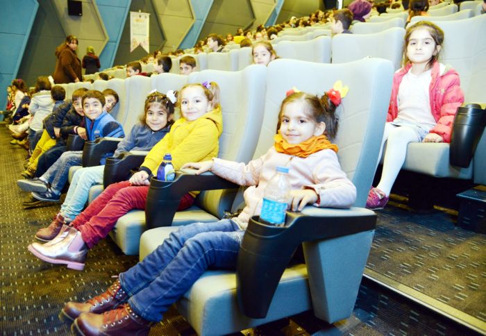 DEZAVANTAJLI ÖĞRENCİLERE SİNEMA GÖSTERİMİ YAPILDI