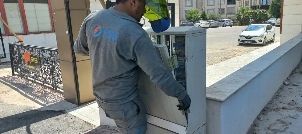 Dicle Elektrik 15 bini aşkın elektrik panosunu onardı