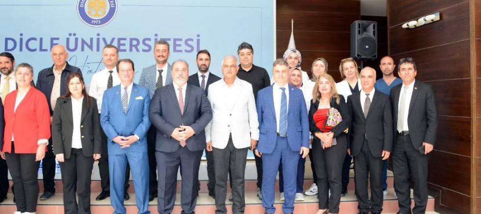 DİCLE ÜNİVERSİTESİ AİLESİ BAYRAMLAŞMA PROGRAMINDA BİR ARAYA GELDİ