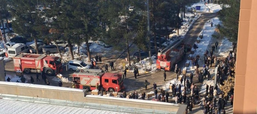 Dicle Üniversitesi Hastanesi’nde Yangın Paniği 