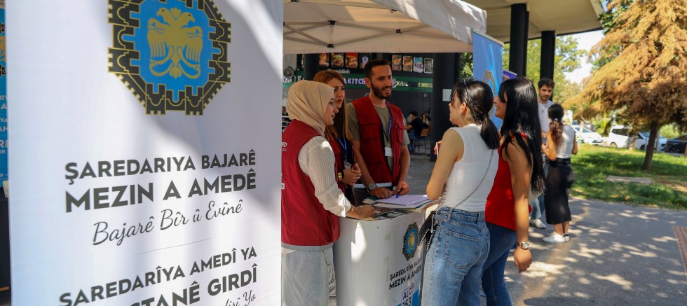 Dicle Üniversitesi’nde öğrencilere ‘Hoş geldin’ standı