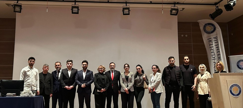 Dicle Üniversitesi’nde “Türk Edebiyatında Modern Dönüşüm” Söyleşisi Düzenlendi
